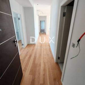 ZADAR, PRIVLAKA - Vrhunski penthouse 70 metara od mora s privatnim putem do plaže! S9