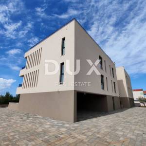 ZADAR, PRIVLAKA - Vrhunski penthouse 70 metara od mora s privatnim putem do plaže! S9