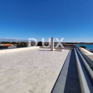 ZADAR, PRIVLAKA - Vrhunski penthouse 70 metara od mora s privatnim putem do plaže! S9
