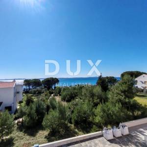 ZADAR, PRIVLAKA - Vrhunski penthouse 70 metara od mora s privatnim putem do plaže! S9