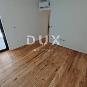 ZADAR, PRIVLAKA - Vrhunski penthouse 70 metara od mora s privatnim putem do plaže! S9