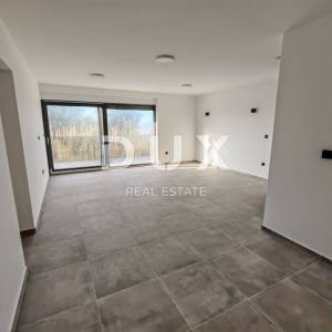 ZADAR, PRIVLAKA - Vrhunski penthouse s grijanim bazenom na krovnoj terasi! S6