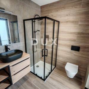 ZADAR, PRIVLAKA - Vrhunski penthouse s grijanim bazenom na krovnoj terasi! S6