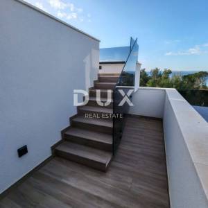 ZADAR, PRIVLAKA - Vrhunski penthouse s grijanim bazenom na krovnoj terasi! S6