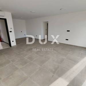 ZADAR, PRIVLAKA - Vrhunski penthouse s grijanim bazenom na krovnoj terasi! S6