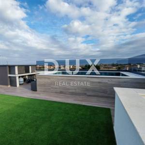 ZADAR, PRIVLAKA - Vrhunski penthouse s grijanim bazenom na krovnoj terasi! S6