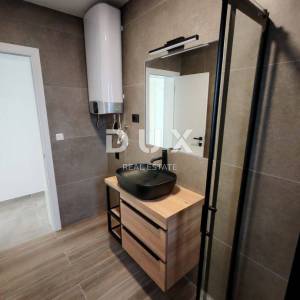 ZADAR, PRIVLAKA - Vrhunski penthouse s grijanim bazenom na krovnoj terasi! S6