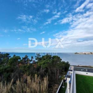ZADAR, PRIVLAKA - Vrhunski penthouse s grijanim bazenom na krovnoj terasi! S6