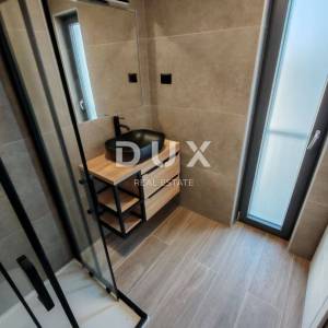 ZADAR, PRIVLAKA - Vrhunski penthouse s grijanim bazenom na krovnoj terasi! S5