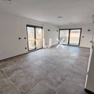 ZADAR, PRIVLAKA - Vrhunski penthouse s grijanim bazenom na krovnoj terasi! S5