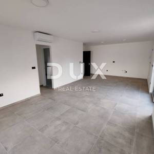 ZADAR, PRIVLAKA - Vrhunski penthouse s grijanim bazenom na krovnoj terasi! S5