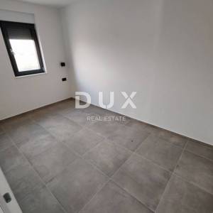 ZADAR, PRIVLAKA - Vrhunski penthouse s grijanim bazenom na krovnoj terasi! S5