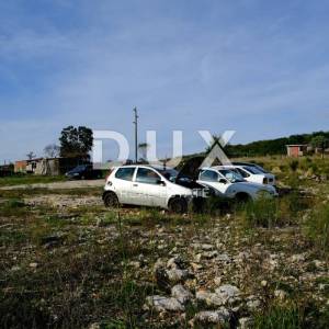 ZADAR, RADOVIN - Građevinsko zemljište s velikim potencijalom u mirnom okruženju mjesta Radovin na samo 8 minuta od plaže!...