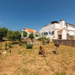 ZADAR, RADOVIN - Kuća s 2 stana