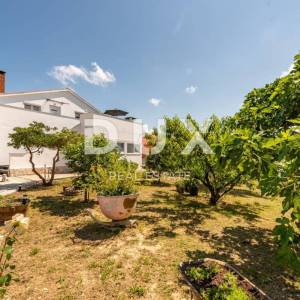 ZADAR, RADOVIN - Kuća s 2 stana