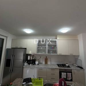 ZADAR, RELJA – Ekskluzivan stan s dva garažna mjesta, Dugoročni najam!