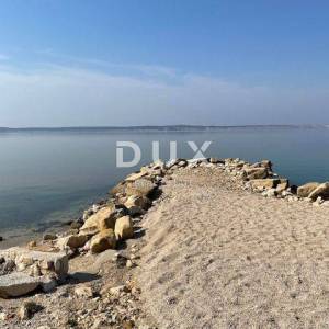 ZADAR, RTINA - Građevinsko zemljište s pogledom na more ispod magistrale 170 metara od mora! 496m2!