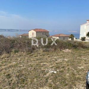 ZADAR, RTINA - Građevinsko zemljište s pogledom na more ispod magistrale 170 metara od mora! 496m2!
