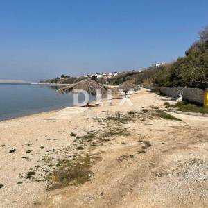 ZADAR, RTINA - Građevinsko zemljište s pogledom na more ispod magistrale 170 metara od mora! 502m2!