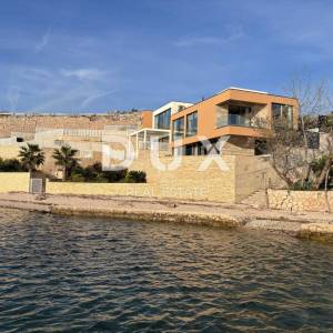 ZADAR, RTINA - Impresivna luksuzna vila pokraj mora