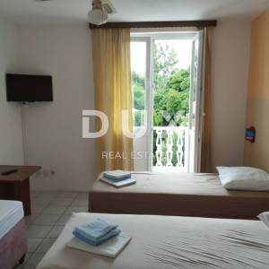 ZADAR, SABUNIKE - Hotel 200 metara od mora! Uhodan posao! Prilika za investiciju!