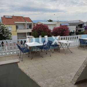 ZADAR, SABUNIKE - Hotel 200 metara od mora! Uhodan posao! Prilika za investiciju!