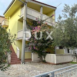ZADAR, SABUNIKE - Kuća sa 3 apartmana