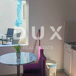 ZADAR, SABUNIKE - Kuća sa 6 apartmana - Prilika za investiciju!