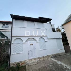 ZADAR, SABUNIKE - Kuća sa 6 apartmana - Prilika za investiciju!