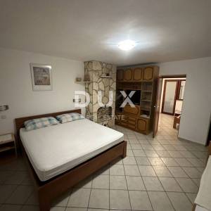 ZADAR, SABUNIKE - Kuća sa 6 apartmana - Prilika za investiciju!