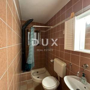 ZADAR, SABUNIKE - Kuća sa 6 apartmana - Prilika za investiciju!