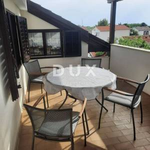 ZADAR, SABUNIKE - Prostrana apartmanska kuća s velikom okućnicom