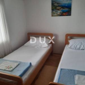 ZADAR, SABUNIKE - Prostrana apartmanska kuća s velikom okućnicom