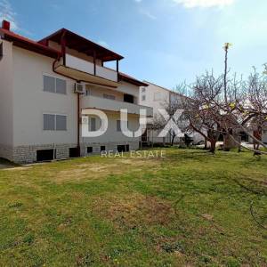 ZADAR, SABUNIKE - Prostrana apartmanska kuća s velikom okućnicom