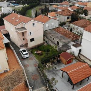 ZADAR, SMILJEVAC - Prostrana renovirana kuća s garažom
