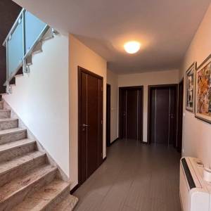 ZADAR, SMILJEVAC - Prostrana renovirana kuća s garažom
