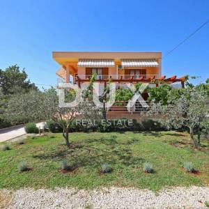 ZADAR, SUKOŠAN - Apartmanska kuća 150m od mora