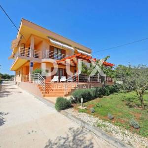 ZADAR, SUKOŠAN - Apartmanska kuća 150m od mora