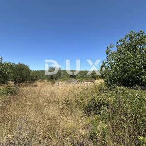 ZADAR, SUKOŠAN – Građevinsko zemljište 300 m od mora, 1128m²