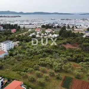 ZADAR, SUKOŠAN - Građevinsko zemljište 400 m od mora