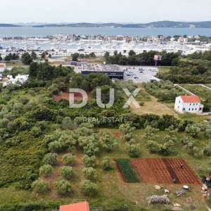 ZADAR, SUKOŠAN - Građevinsko zemljište 400 m od mora