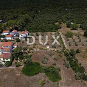 ZADAR, SUKOŠAN - Građevinsko zemljište na izoliranoj lokaciji