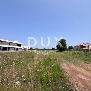 ZADAR, SUKOŠAN - Luksuzna lokacija za gradnju stanova ili vila u Sukošanu drugi red do mora!