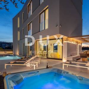 ZADAR, SUKOŠAN - Luksuzna vila prvi red do mora! B