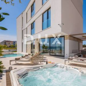 ZADAR, SUKOŠAN - Luksuzna vila prvi red do mora! B