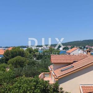 ZADAR, SUKOŠAN - Prostrani namješten stan s pogledom na more u blizini centra!