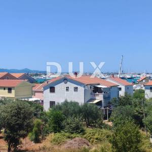 ZADAR, SUKOŠAN - Prostrani namješten stan s pogledom na more u blizini centra!