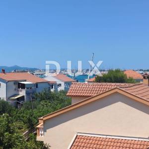 ZADAR, SUKOŠAN - Prostrani namješten stan s pogledom na more u blizini centra!