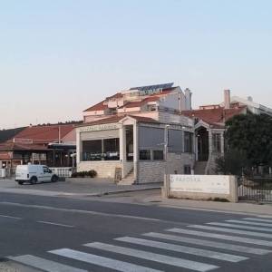 ZADAR, SUKOŠAN - restoran sa sobama