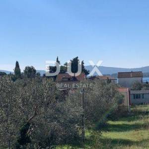 ZADAR, SVETI FILIP I JAKOV Građevinsko zemljište 150 metara od mora!